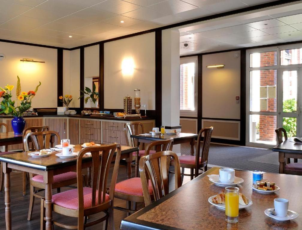 Logis Hotel Restaurant Du Labrador Saint-Benoît-sur-Loire Eksteriør bilde