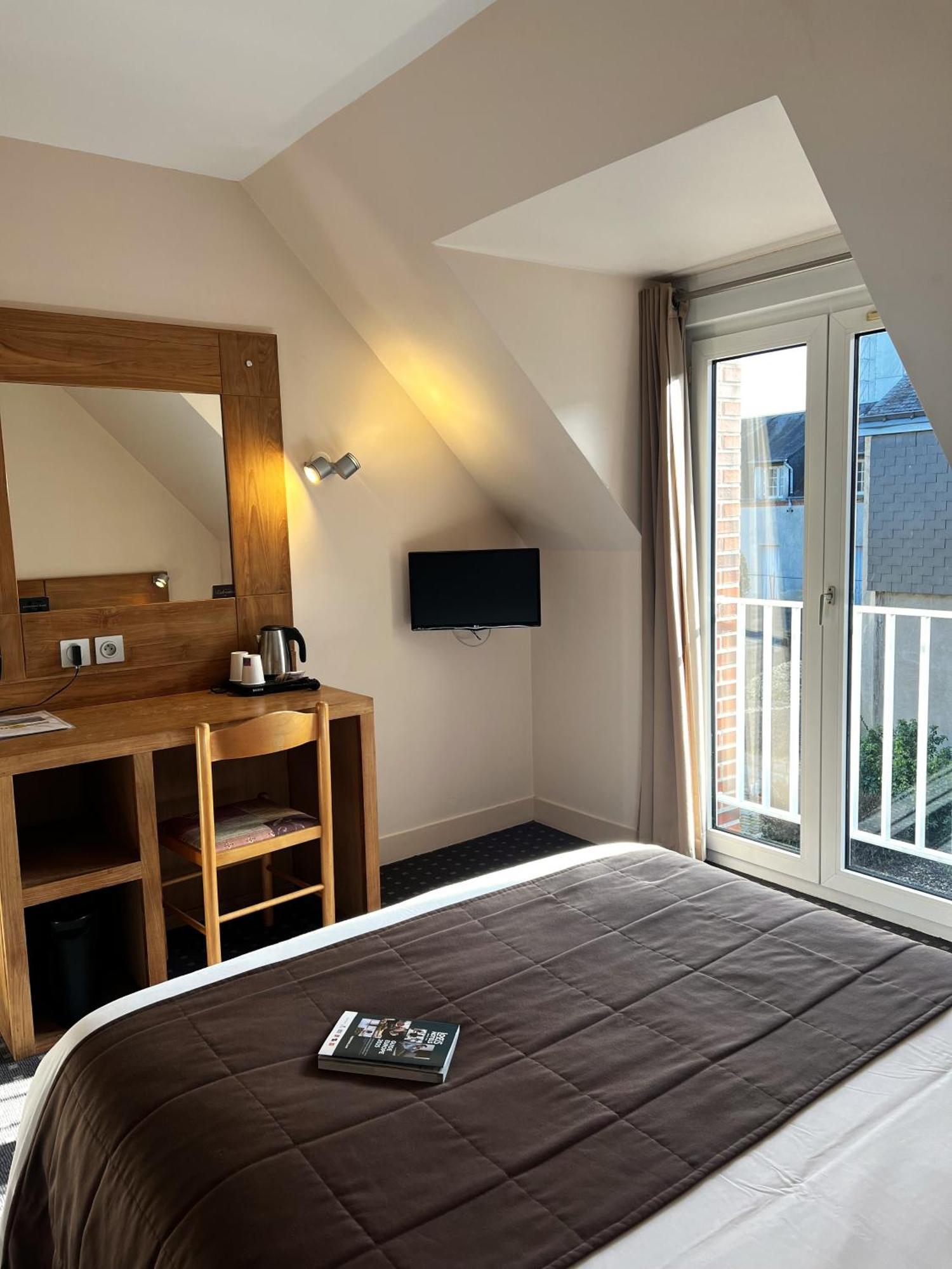 Logis Hotel Restaurant Du Labrador Saint-Benoît-sur-Loire Eksteriør bilde