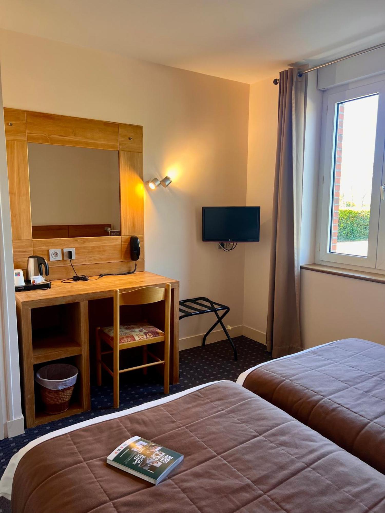 Logis Hotel Restaurant Du Labrador Saint-Benoît-sur-Loire Eksteriør bilde