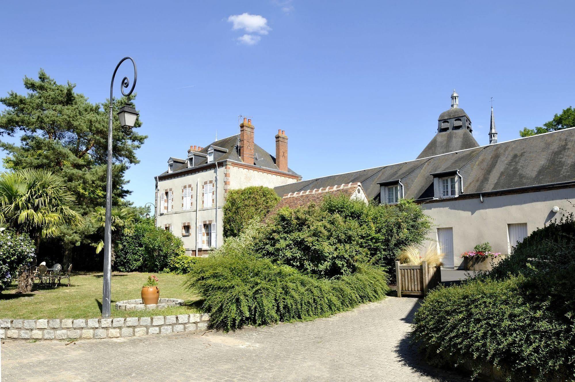 Logis Hotel Restaurant Du Labrador Saint-Benoît-sur-Loire Eksteriør bilde