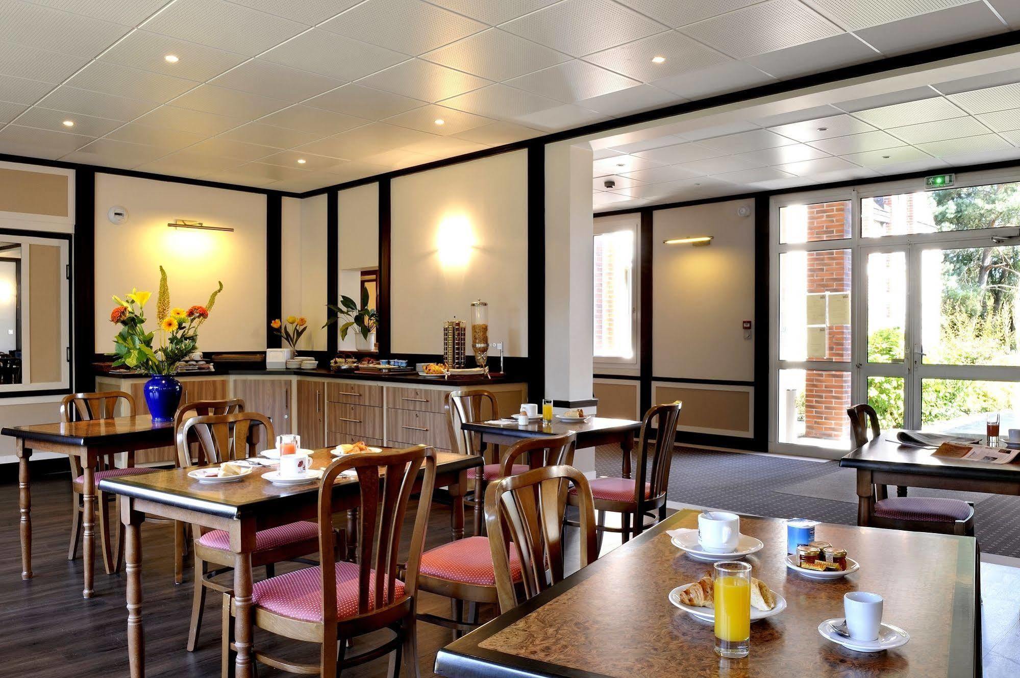 Logis Hotel Restaurant Du Labrador Saint-Benoît-sur-Loire Eksteriør bilde