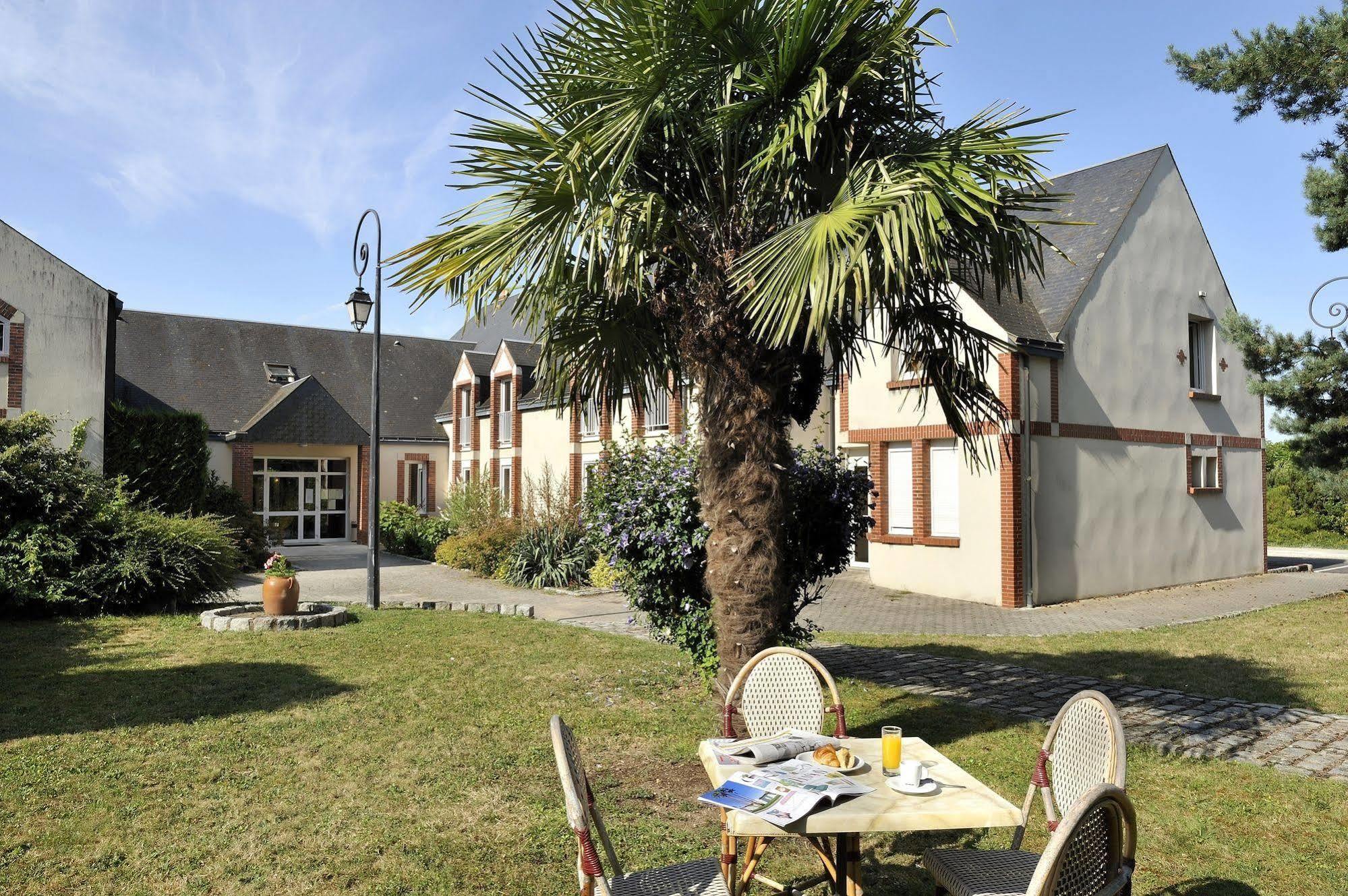 Logis Hotel Restaurant Du Labrador Saint-Benoît-sur-Loire Eksteriør bilde